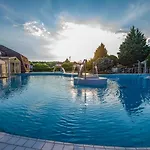 Gunaras Hotel Dombovar