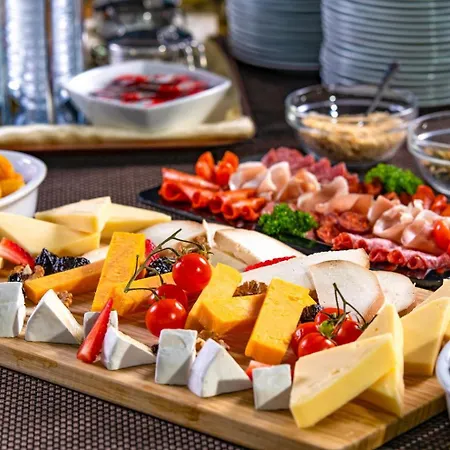 Ξενοδοχείο Gunaras 4*